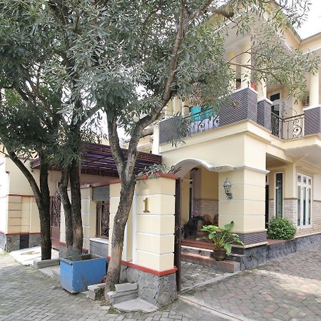 RedDoorz Plus near STIE YKPN Maguwo Zewnętrze zdjęcie