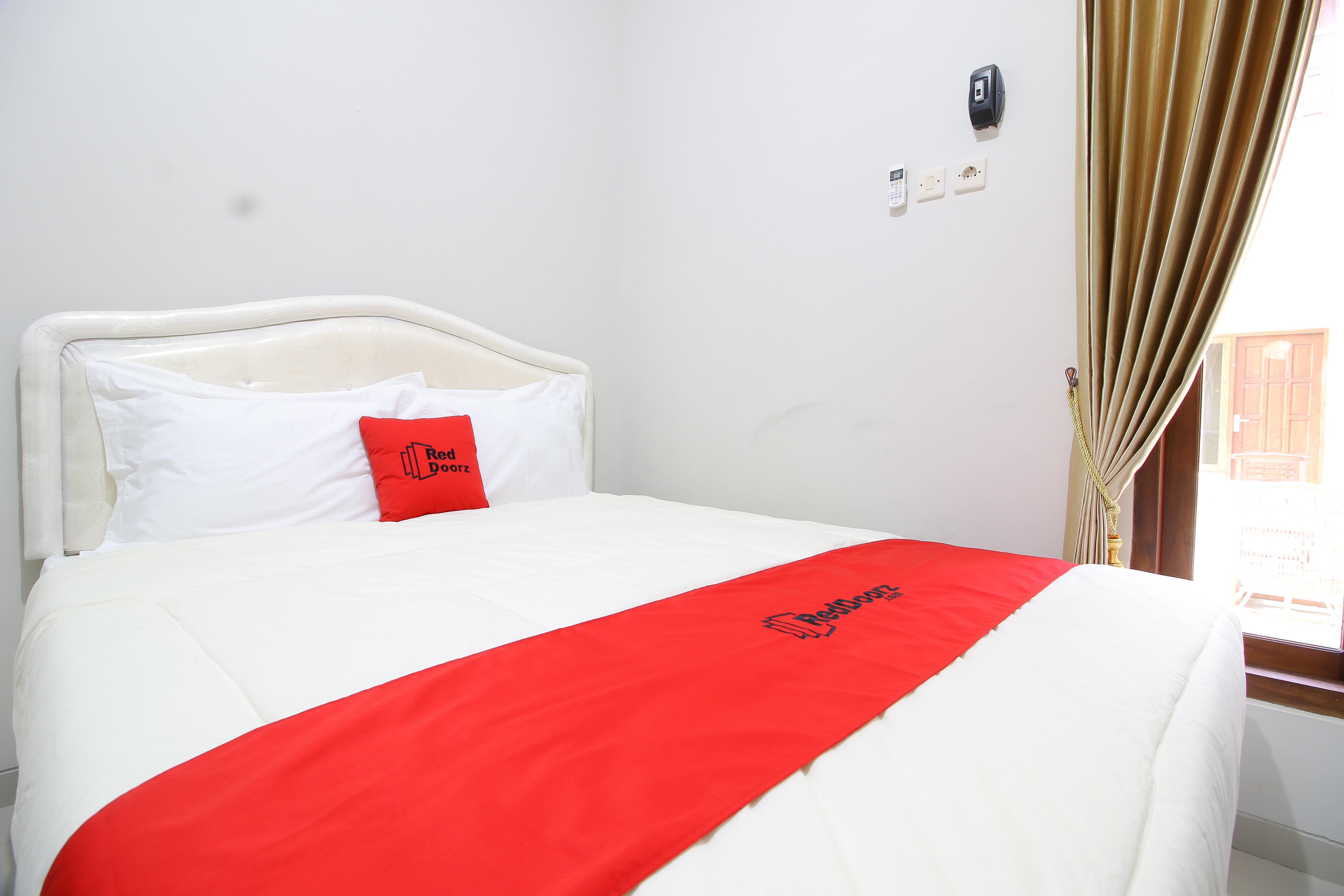 RedDoorz Plus near STIE YKPN Maguwo Zewnętrze zdjęcie