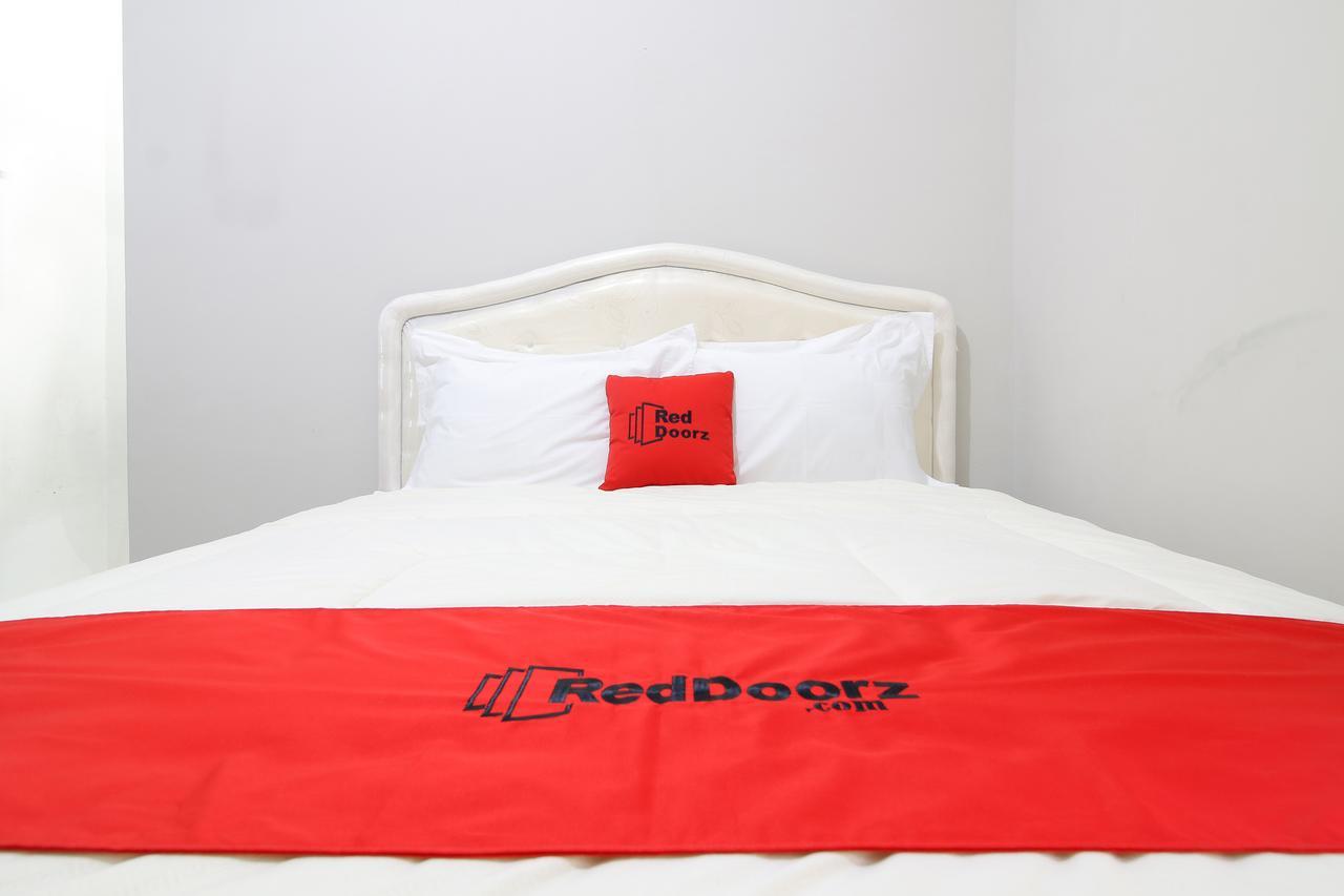 RedDoorz Plus near STIE YKPN Maguwo Zewnętrze zdjęcie