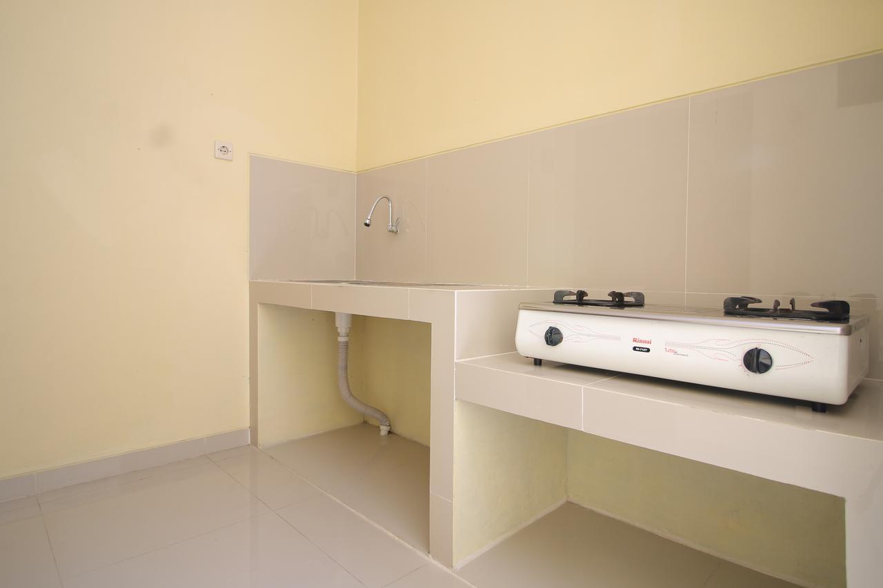 RedDoorz Plus near STIE YKPN Maguwo Zewnętrze zdjęcie