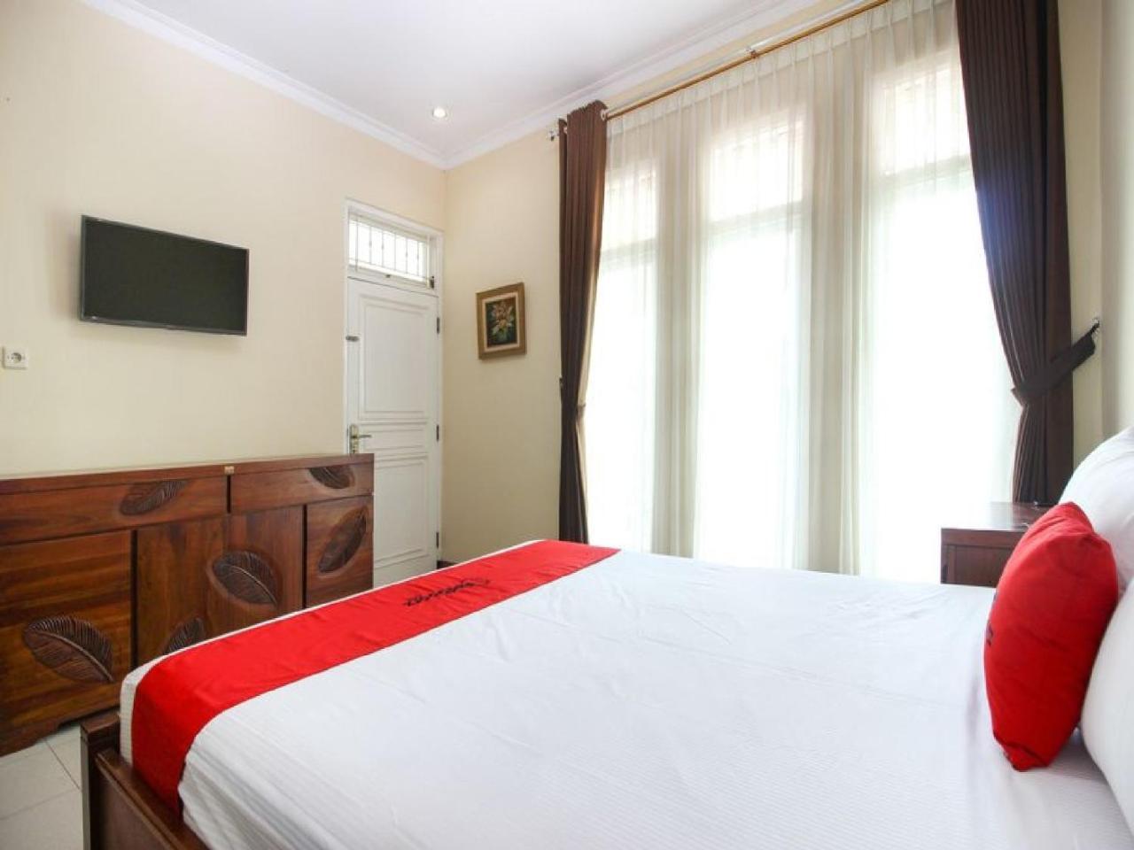 RedDoorz Plus near STIE YKPN Maguwo Zewnętrze zdjęcie